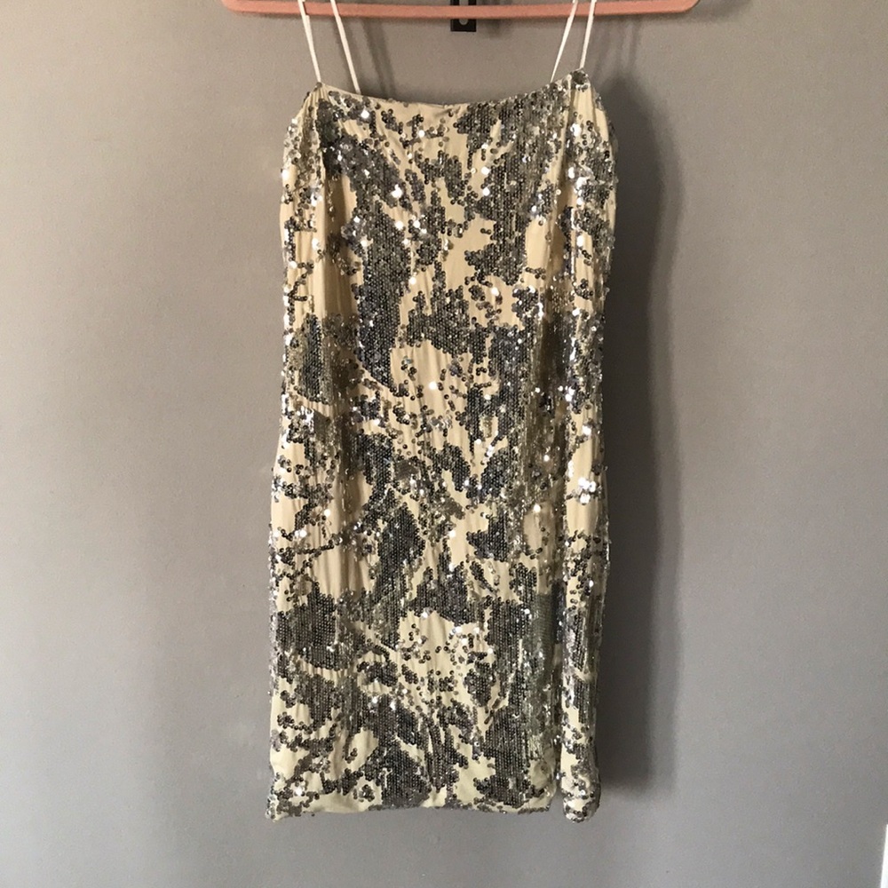 Sequinned strapless party dress
